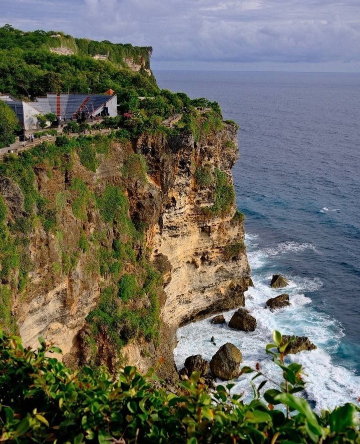 Uluwatu: A Cliffside Haven of Beauty and Spirituality